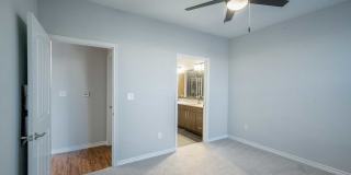 Oxford at Medical Center Gallery 8