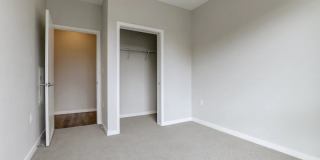 Capitol Square Gallery 6