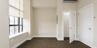 600 on Broad Gallery 18