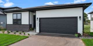 Acclaim of Woodbury Gallery 17