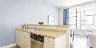 600 on Broad Gallery 6