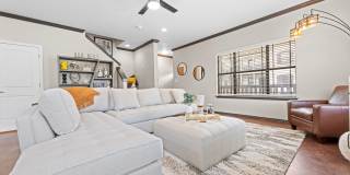 Heron on Hausman Gallery 32