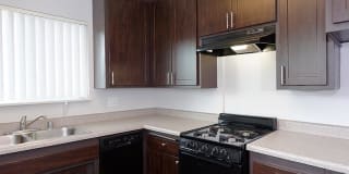 Luxe at Burbank Gallery 5