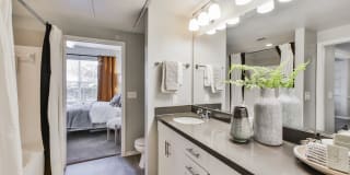 Metro Midtown Gallery 15