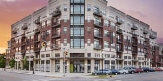 Cosmopolitan on the Canal Gallery 18
