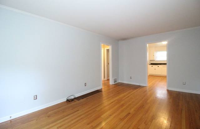 October FREE On This 2 Bedroom 1 Bath Home In Roeland Park Gallery 4