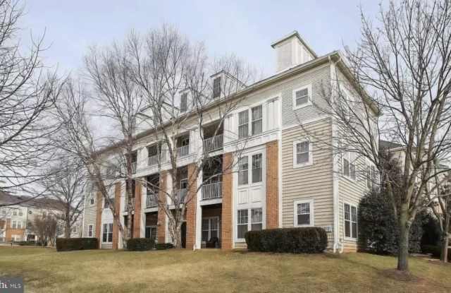 110 WATKINS POND Boulevard Gallery 1