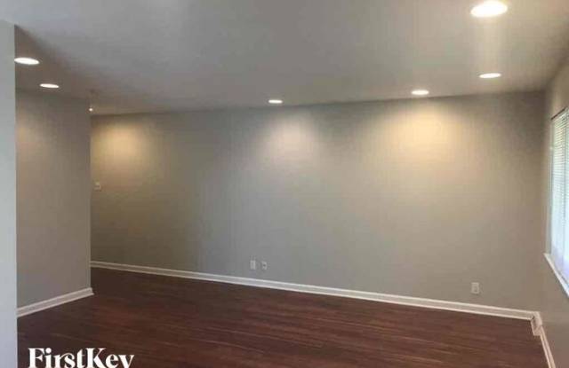 8228 Lieber Road Gallery 3