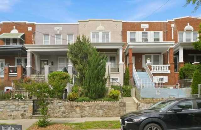 813 Delafield Pl NW Gallery 1
