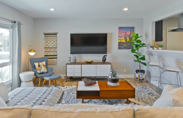 Modern home w Private Pool, Spa, Pets Welcome! photos photos