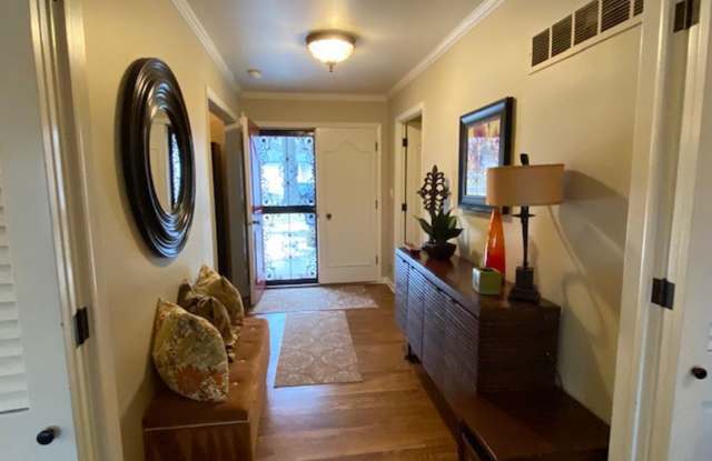 9909 Lee Ct Gallery 4