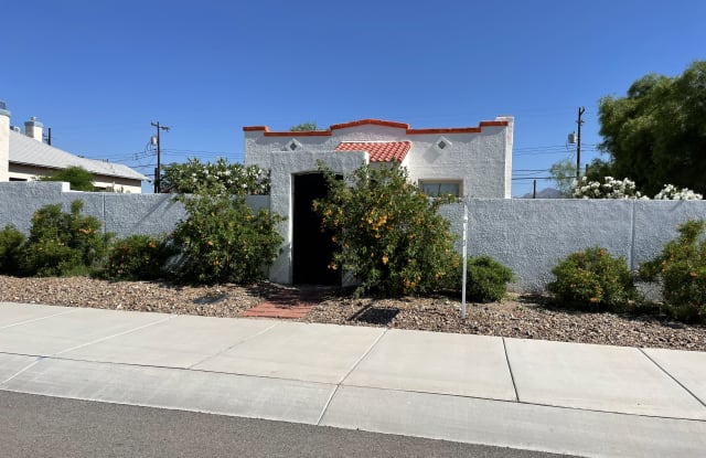 1041 E Grant Rd photos photos