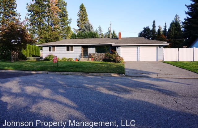 6912 N Foxpoint Drive - 6912 N Fox Point Dr, Town and Country, WA 99208