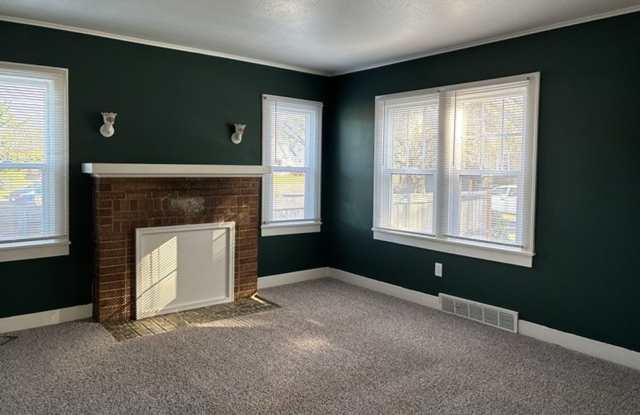 4Bd/1Ba Two Story Home - For Viewing! Gallery 4