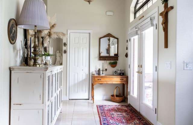1915 SW 40TH Place Gallery 4