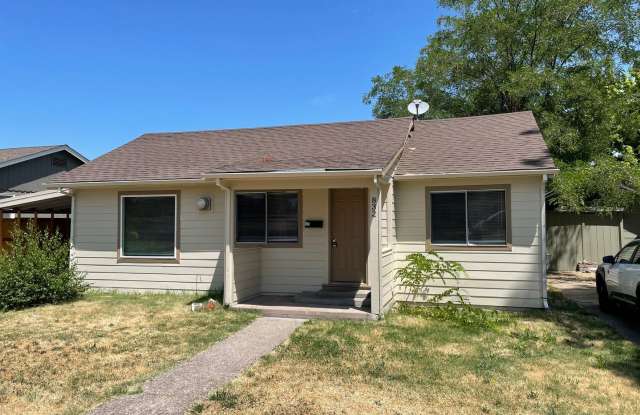 Nice 3 bedroom 1 Bath Home-Fully Fenced Back Yard photos photos