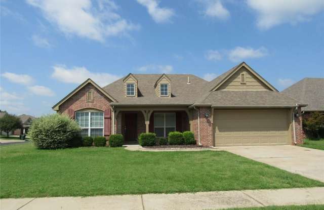 4 Bed | 2 Bath in Owasso! - 10202 North 120th East Avenue, Owasso, OK 74055