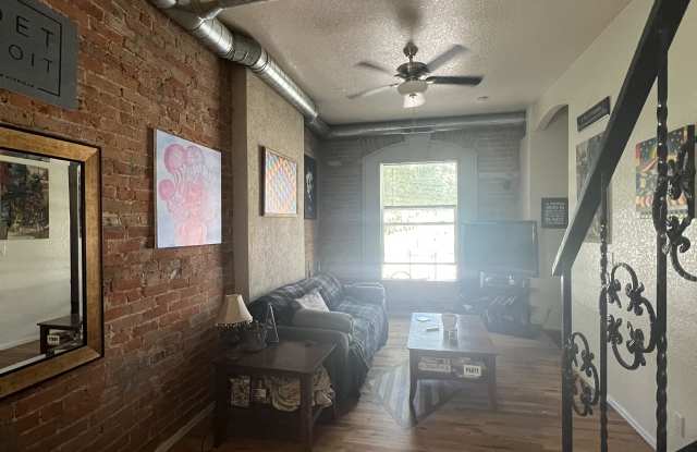 3826 Franklin Street Gallery 3