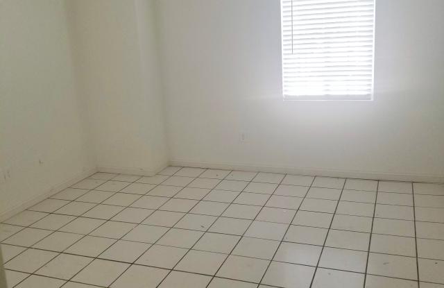 16439 1/2 California Avenue Gallery 4