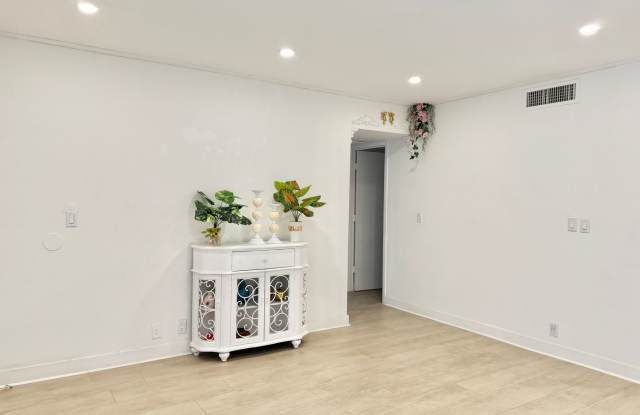 Charming 2-Bedroom First-Floor Corner Condo | Central Las Vegas Gallery 1
