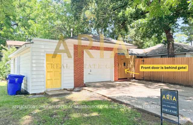 *AVAILABLE FOR IMMEDIATE MOVE IN!* UPDATED 3 BED/2 BATH DUPLEX - CLOSE TO CAMPUS! - 241 Emelyn Street, Norman, OK 73069 *AVAILABLE FOR IMMEDIATE MOVE IN!* UPDATED 3 BED/2 BATH DUPLEX - CLOSE TO CAMPUS! - 241 Emelyn Street, Norman, OK 73069