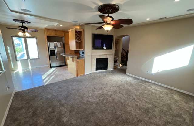 Spacious 2 Bedroom 2.5 Bathroom Condo in Mission Beach Gallery 4
