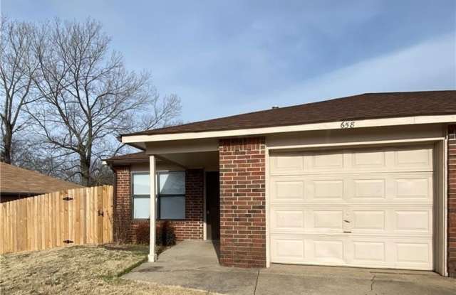 658  W Martha  DR photos photos