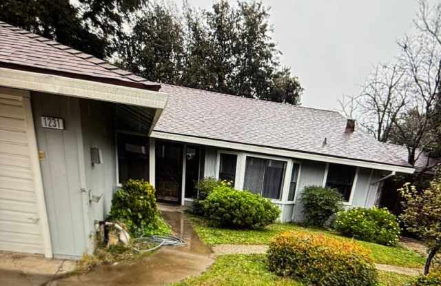 3B/D 2BA, Duplex AVAILABLE NOW!! photos photos