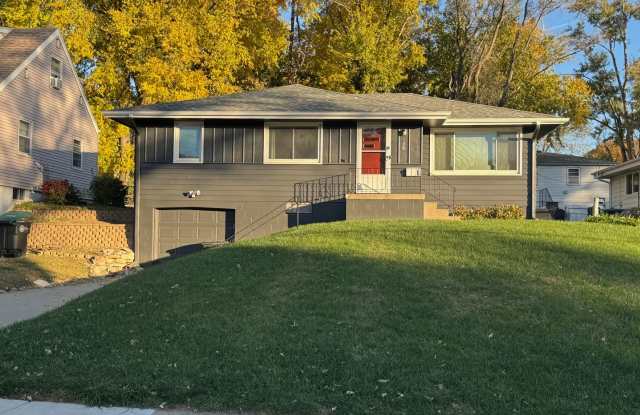 Bright and Spacious 3-Bedroom Home with Flexible Living Space - 3267 Westgate Road, Omaha, NE 68124