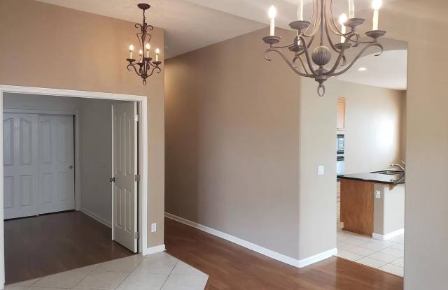 Executive 4 Bedroom, 2 Bath, 1977 sqft. Home for Lease in Anatolia Gallery 4