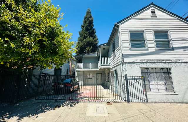 Come View This Perfect 2 Bedroom 1 Bath Located In the Heart of Downtown!! photos photos