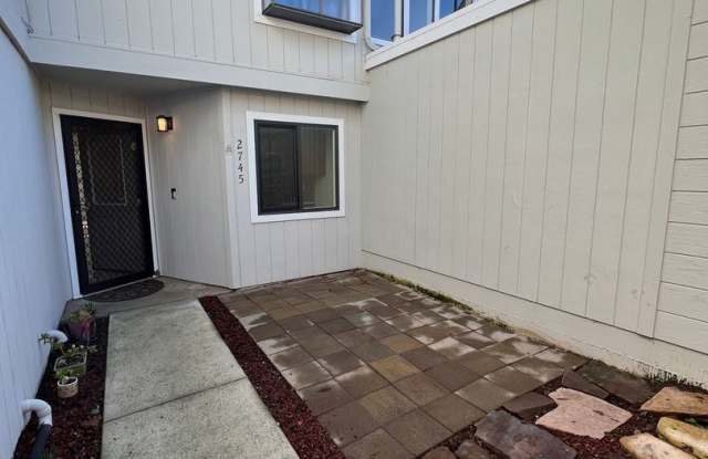 2745 Hampton Ln Gallery 2