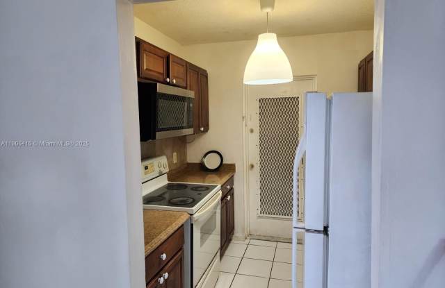 8704 NW 35th St photos photos