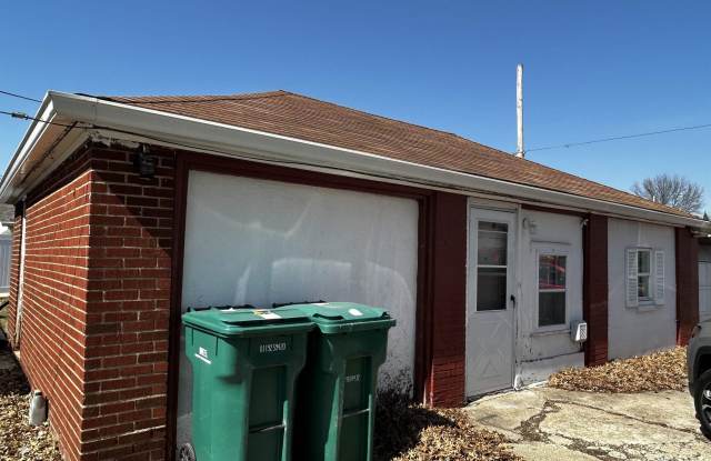 2317 W KELLOGG Avenue - 2317 West Kellogg Avenue, West Peoria, IL 61604