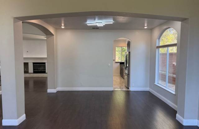 Beautiful 2900 sqft. 5 Bedroom 3 Bath Elk Grove Executive Home For Lease. Gallery 3