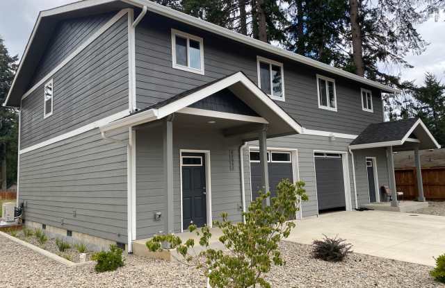 **SPRING SPECIAL- $200 off first months rent** 3 Bedroom Duplex in Veneta - 88046 7th Street, Veneta, OR 97487