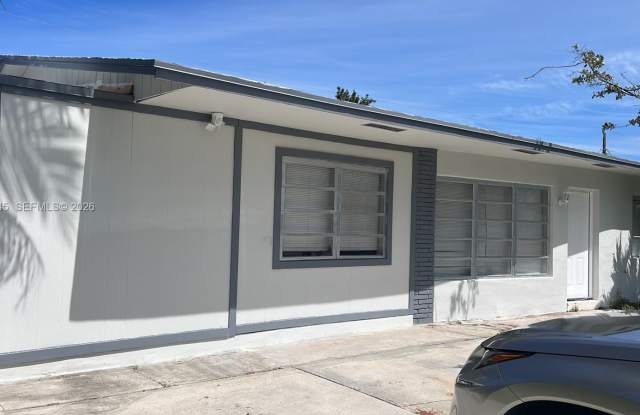 2600 NE 8th Ave photos photos