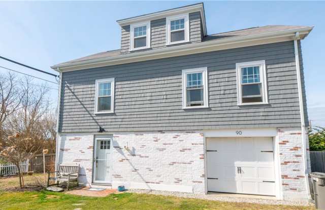 90 Renfrew Avenue - 90 Renfrew Avenue, Newport East, RI 02842