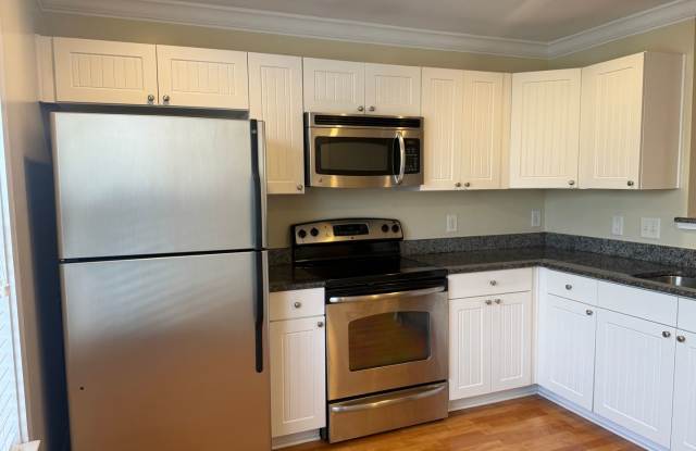 1830 Candlewood Court #208 **Price Reduction!!** Gallery 3