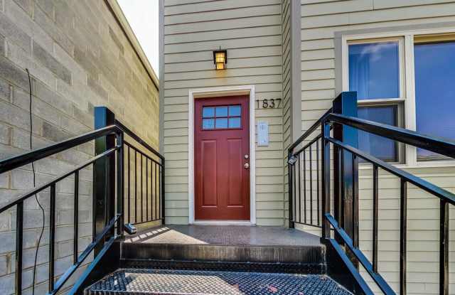 1837 West 21st Street Gallery 3