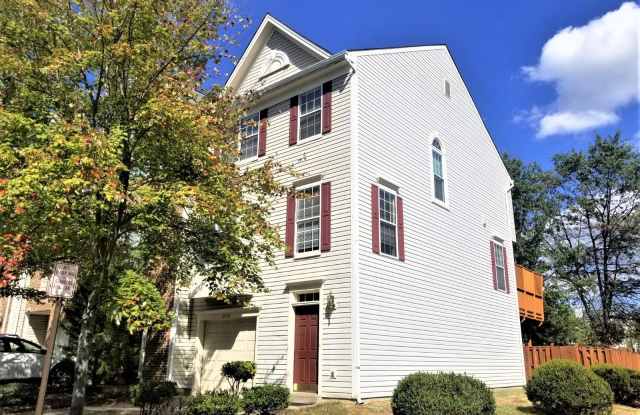 2450 CLOVER FIELD CIRCLE - 2450 Clover Field Circle, McNair, VA 20171