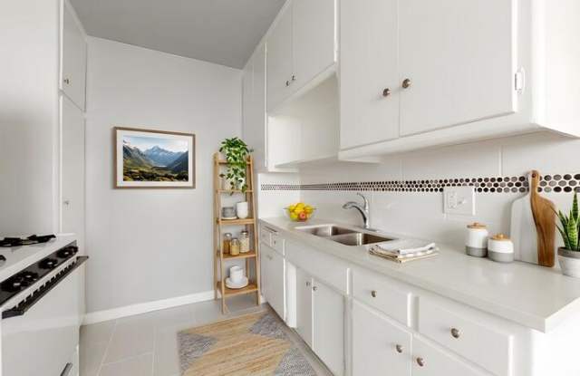 1529 Granville Avenue - 4 Gallery 3