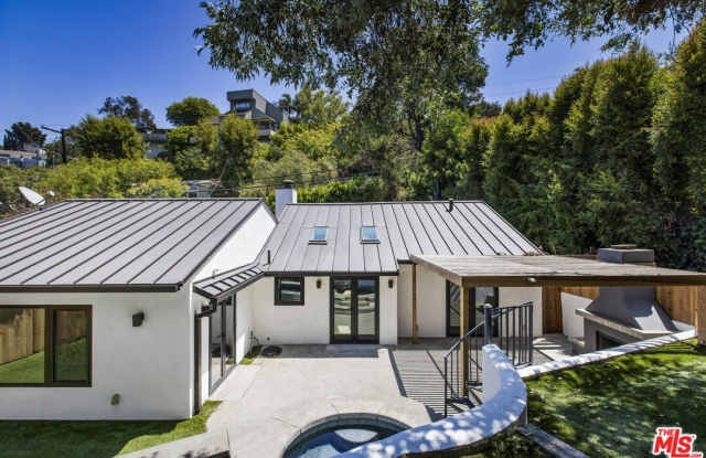 2425 Rinconia Dr Gallery 1
