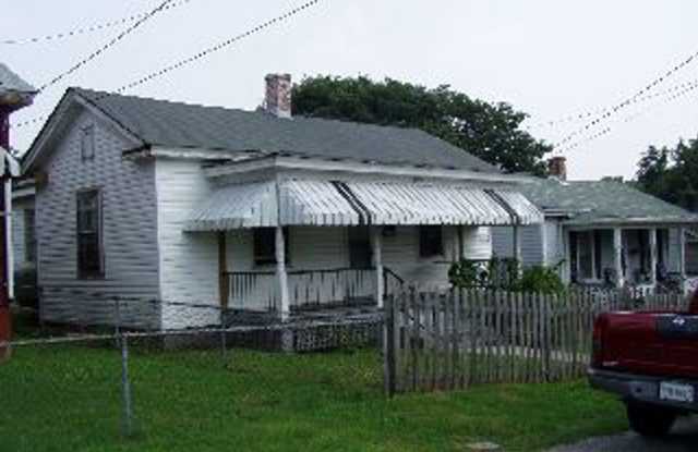 One Level House with Covered Front Porch photos photos