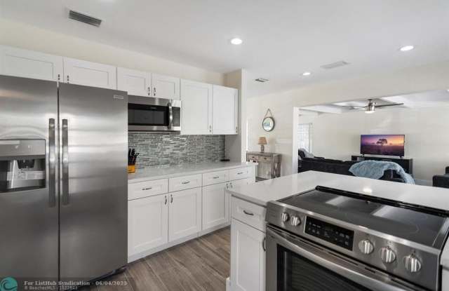 2501 NE 12th St photos photos