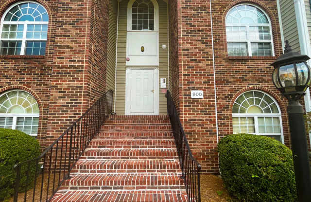 Spacious 2-Bed, 2-Bath Condo in the highly desirable Gated Deacon Ridge Community! Gallery 3