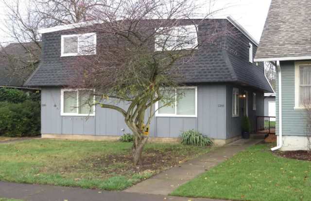 2-Bedroom 1.5-Bathroom 2-Story Townhouse Gallery 1