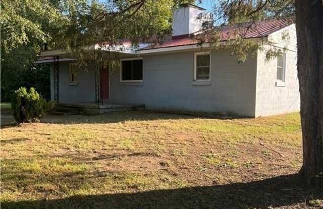 127 N Main Street - 127 North Main Street, Broadway, NC 27505