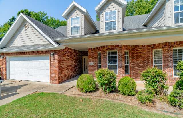 Beautiful  spacious 4 Bedroom condo w/fenced yard! photos photos