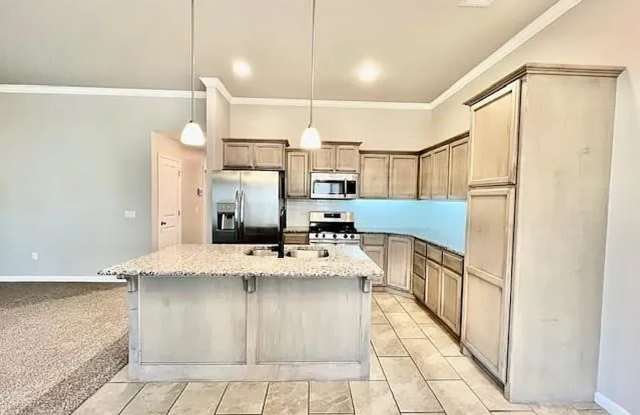 Spacious Norman Rental | 4 Bedrooms With Open Floor Plan Gallery 4